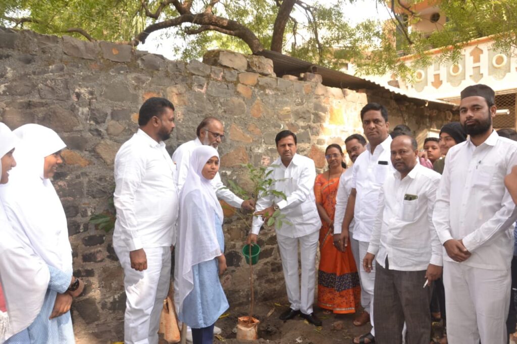 वृक्षारोपण आणि संवर्धन हा शाश्वत विकास होय - आ.विक्रम काळे