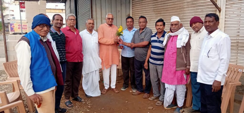 जिव्हाळा ग्रुप उदगीरच्या वतीने पत्रकार दैनिक राजधर्मचे श्री आलमखाने यांचा हृद्य सत्कार