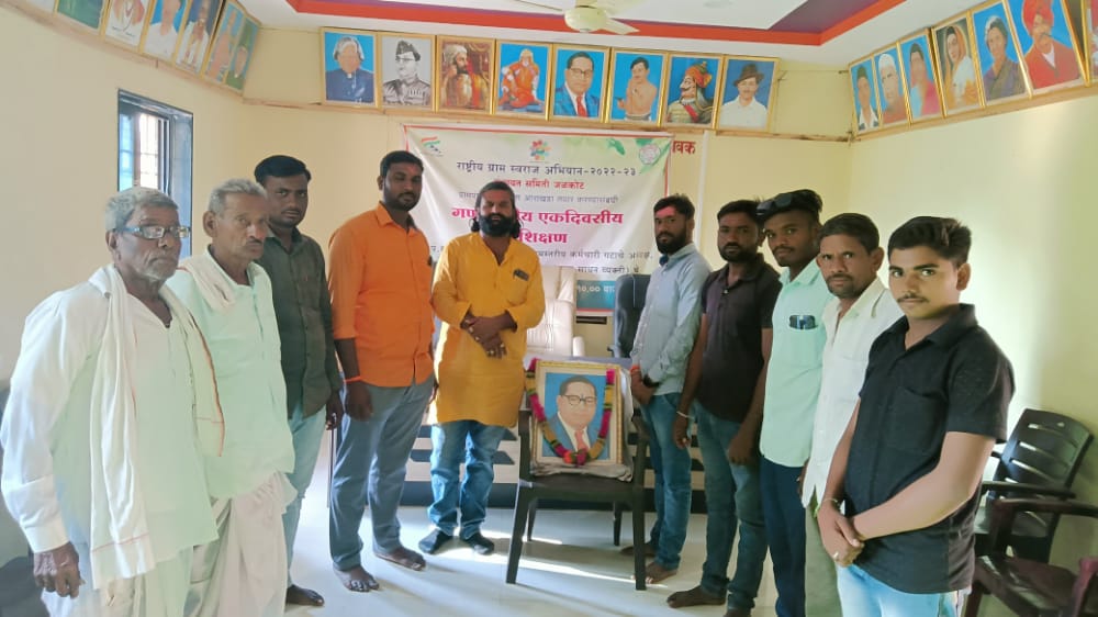 शिवसेना, युवासेनेच्या वतीने डॉ.बाबासाहेब आंबेडकरांना अभिवादन