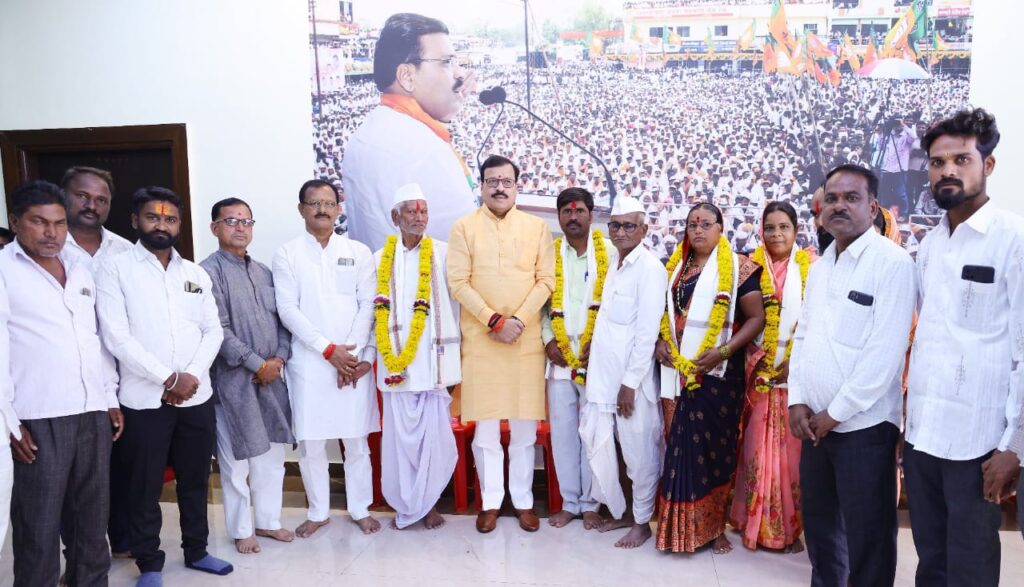 आ. रमेशआप्पा कराड यांच्या नेतृत्वात कोळपा ग्रामपंचायतीवर भाजपाचा झेंडा