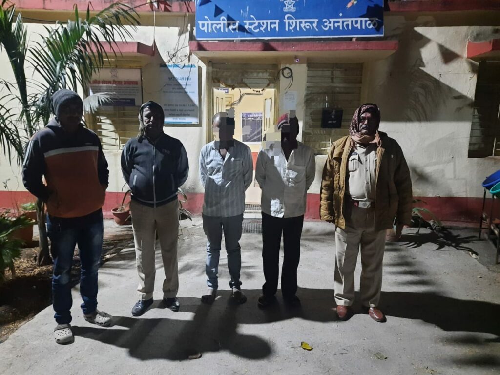 गुन्हेगारीवर आळा घालण्यासाठी चाकूर व अहमदपूर उपविभाग हद्दीत पोलिसांचे मध्यरात्री कोंबिग ऑपरेशन