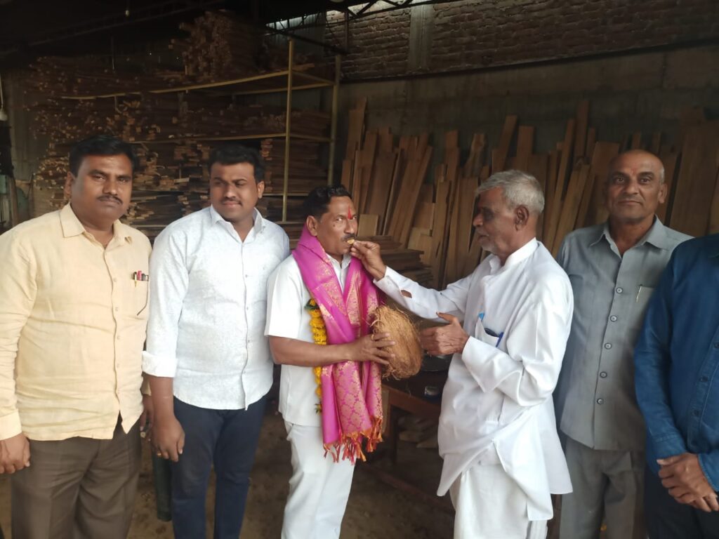 प्राचार्य डॉ. वसंत बिरादार यांचा ज्ञानदेव झोडगे यांच्या हस्ते सत्कार