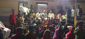 शरदचंद्रजी पवार यांच्या वाढदिवसानिमित्त नगरपंचायती समोर साफ सफाई कर्मचारी महिला कर्मचारीना साड्या चोळी वाटप