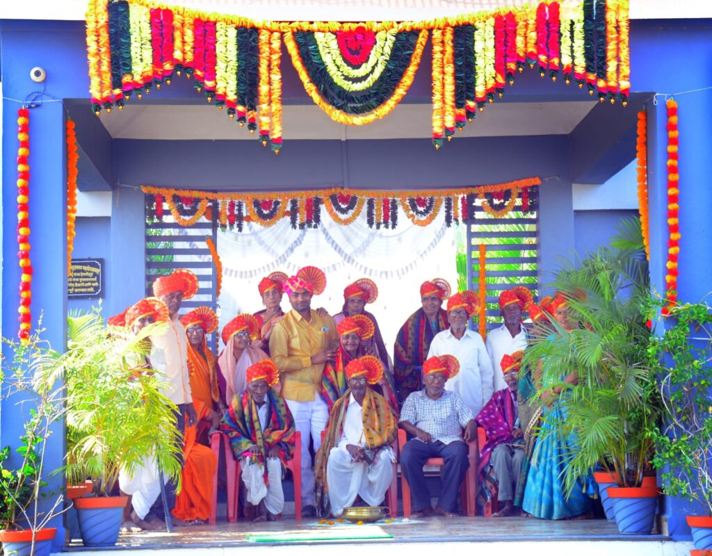 सुखमणि वृद्धाश्रम काजळ हिप्परगा येथे स्नेह कार्यक्रम संपन्न