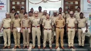 पोलीस अधीक्षक सोमय मुंडे यांच्या संकल्पनेतून नोव्हेंबर महिन्यात कौतुकास्पद कामगिरी करणाऱ्या अधिकारी, अंमलदाराना बक्षीस