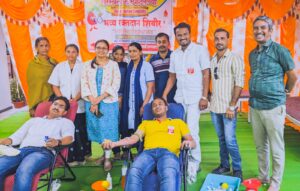 डॉ. विद्यासागर अचोले यांच्या हॉस्पिटलच्या वर्धापन दिनानिमित्त रक्तदान शिबीर