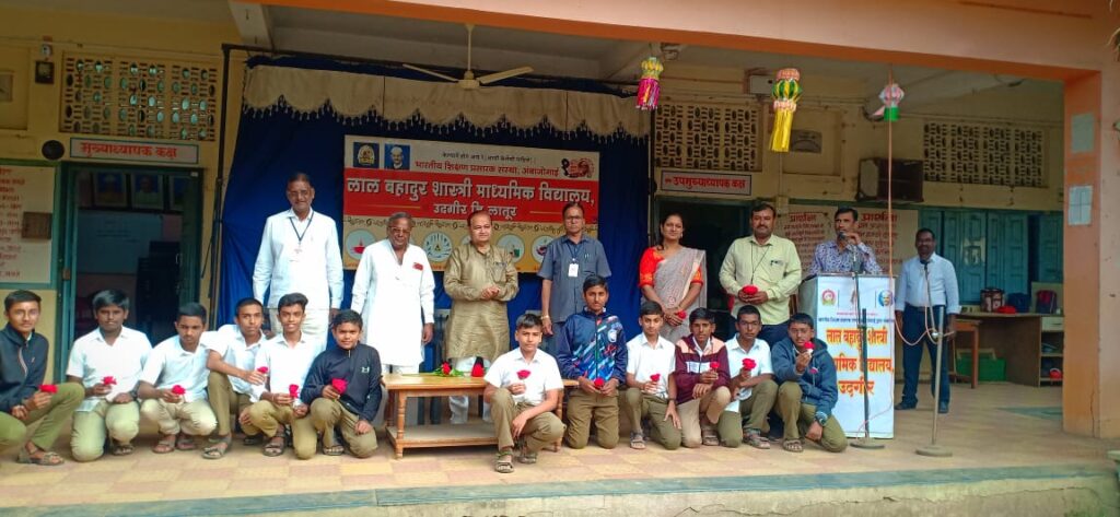 जिल्हास्तरीय व्हाँलीबॉल स्पर्धेत लालबहादुरचा संघ जिल्ह्यात सर्वप्रथम