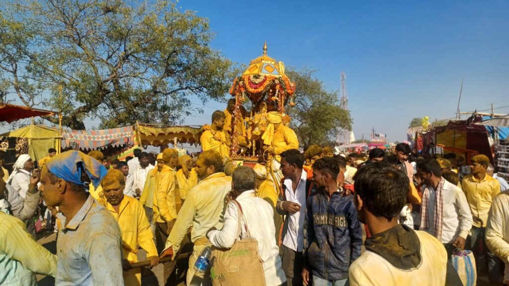 हवसे, गवसे व नवसेंसह १० लाखांच्या वर आलेल्या भाविक यात्रेकरूंसह माळेगावच्या खंडोबा यात्रेचा उत्साहाने प्रारंभ