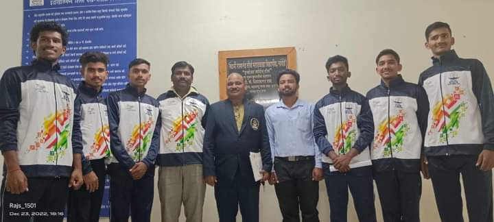 कै. रसिका महाविद्यालयाच्या राज सुरवसे खेळाडूची विद्यापीठाच्या योगा संघात निवड