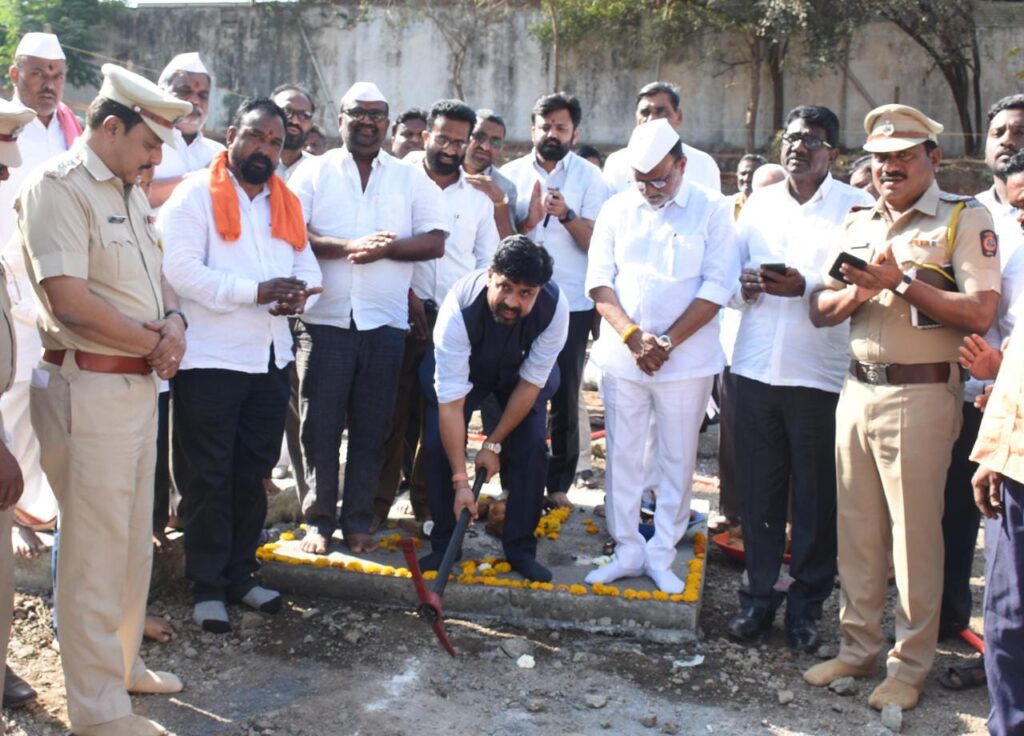 समाजासाठी अहोरात्र राबणाऱ्या पोलिसांच्या घराचा प्रश्न मिटवल्याचे समाधान वेगळेच - माजी गृहमंत्री आ.संजय बनसोडे