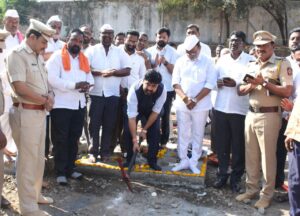 समाजासाठी अहोरात्र राबणाऱ्या पोलिसांच्या घराचा प्रश्न मिटवल्याचे समाधान वेगळेच - माजी गृहमंत्री आ.संजय बनसोडे
