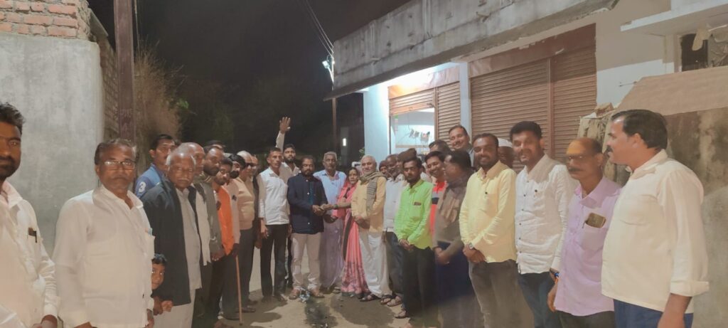 शॉर्ट सर्किट मुळे लागलेल्या आगीत किराणामालाचे मोठे नुकसान गावकऱ्यांनी केली दुकानदारास मदत