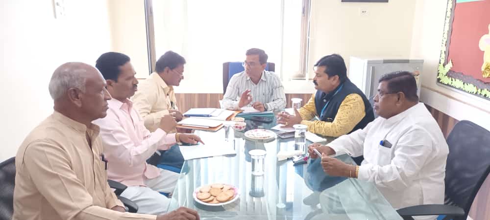 "ग्रंथालय शाळेच्या दारी" नियोजनासाठी शिक्षणाधिकारी नागेशजी मापारी यांच्या अध्यक्षतेखाली बैठक संपन्न.