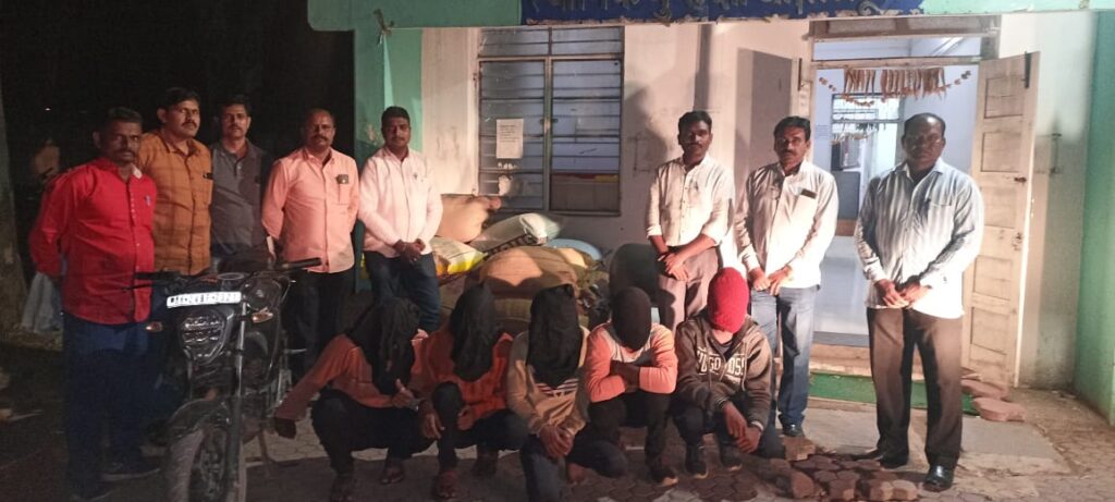 गोडाऊन फोडून चोरी केलेल्या तुरीच्या कट्ट्यासह 5 आरोपींना अटक; 07 लाख 56 हजार रुपयाचा मुद्देमाल जप्त