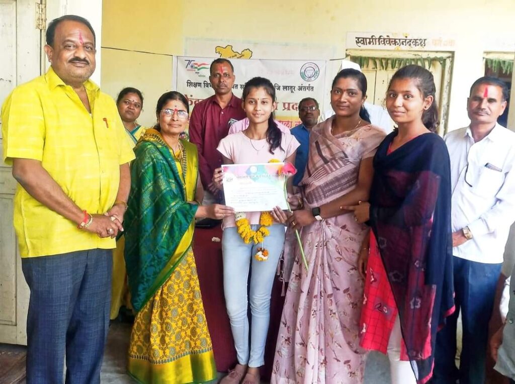 तळेगाव केंद्रस्तरीय 50 व्या विज्ञान प्रदर्शनात श्री भोगेश्वर विद्यालय तळेगाव प्रथम