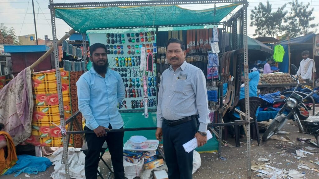 माळेगावातही महात्मा फुले महाविद्यालयाच्या विद्यार्थ्यांचा स्टॉल…!