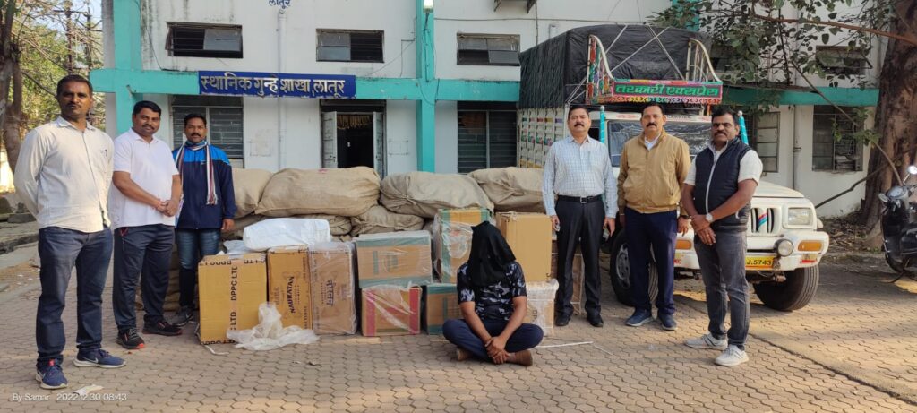 स्थानिक गुन्हे शाखा पथकाच्या गुटखा आणि अवैध दारूवर धाडी 21 लाखाचा मुद्देमाल जप्त