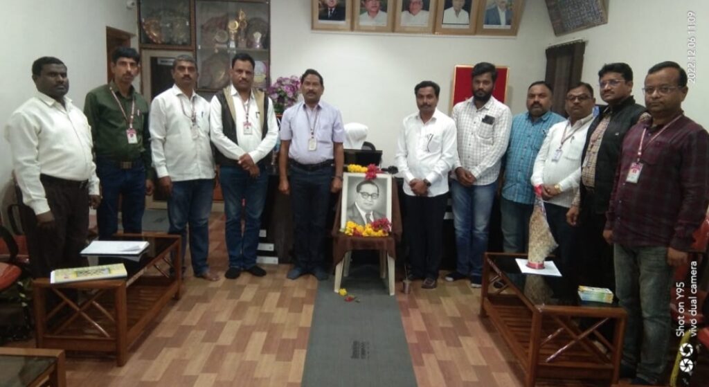 महात्मा फुले महाविद्यालयात डॉ. आंबेडकर यांना अभिवादन