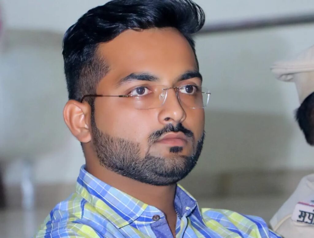 देवणी येथील बसस्थानकाचा प्रश्न मार्गी लावणारच - उपनगराध्यक्ष अमित मानकरी