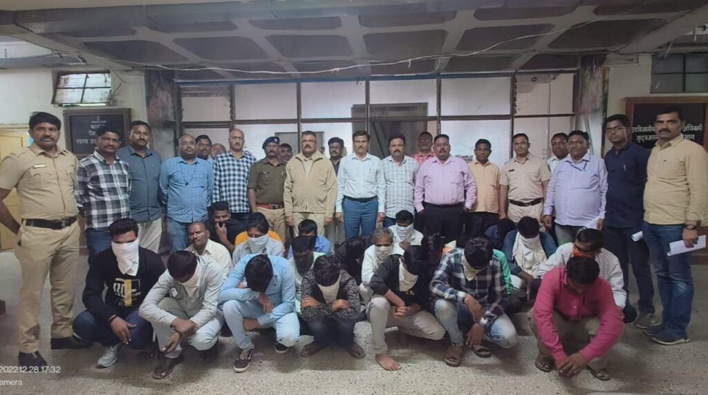 ढाब्यांवर मद्यप्राशन करण्यांविरुध्द ढाबा मालक व इतर जणांवर कडक कारवाई