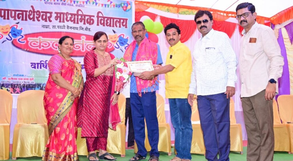 नाथ्रा येथे नायब तहसीलदार बाबुराव रूपनर यांना 'समाजभूषण' पुरस्कार प्रदान