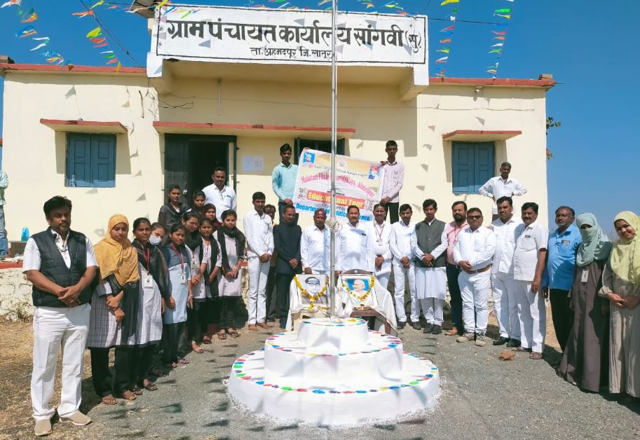 फुले महाविद्यालयाच्या विद्यार्थ्यांनी सांगवी ग्रुप ग्रामपंचायतीच्या 'ग्रामसभे'चा केला अभ्यास