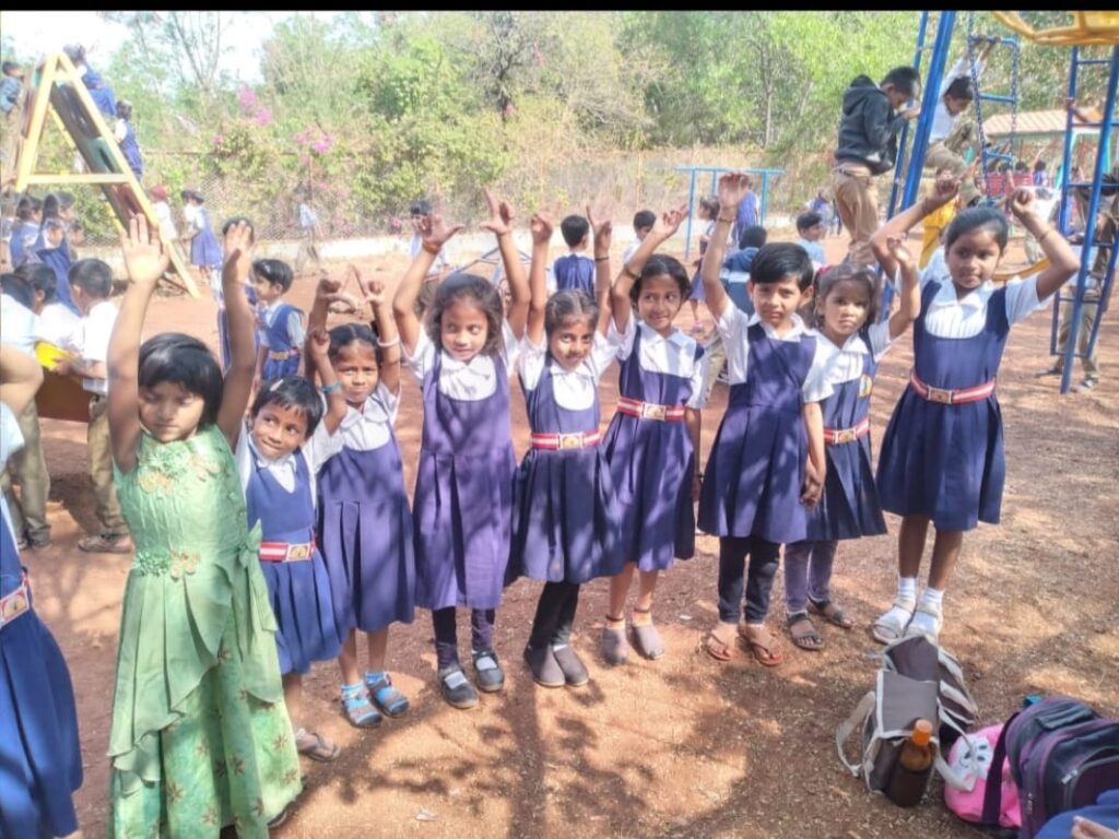 लालबहादुर शास्त्री प्राथमिक शाळेतील पहिली,दुसरी विभागाची शैक्षणिक सहल संपन्न