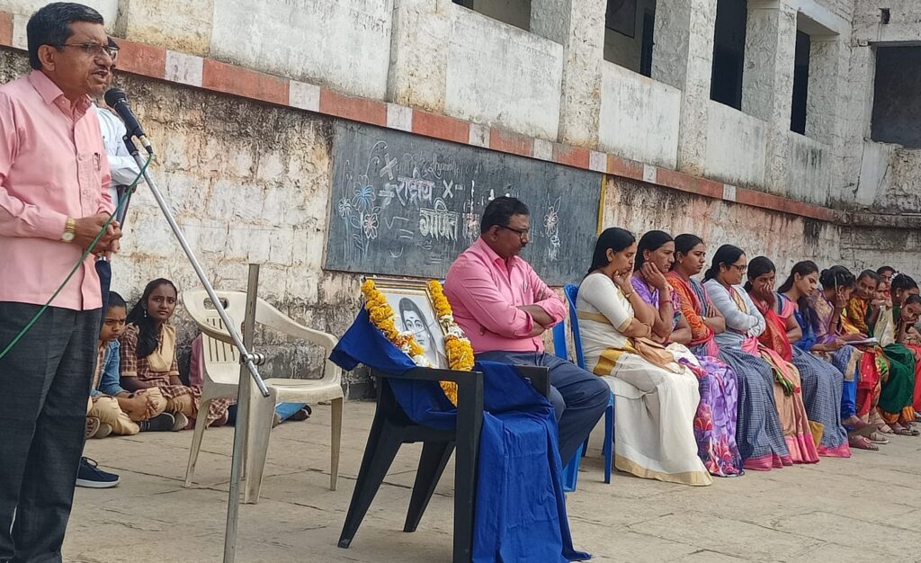 ज्ञानज्योती सावित्रीबाई फुले यांची जयंती श्यामलाल हायस्कूल मध्ये उत्साहात साजरी