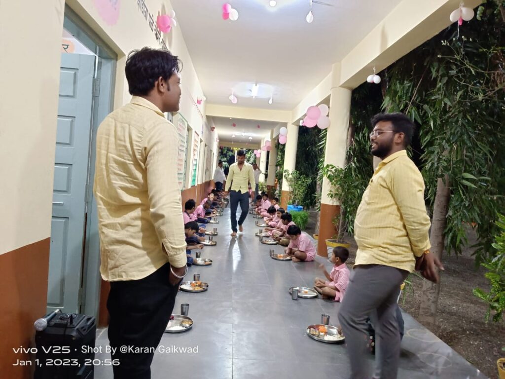 सामाजिक उपक्रमातून भरतभाऊ चामले यांचा वाढदिवस साजरा