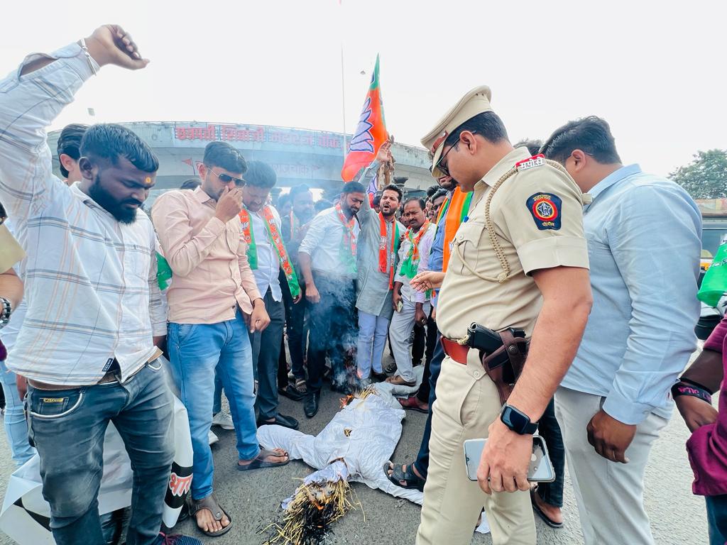 भारतीय जनता युवा मोर्चा च्या वतीने विरोधी पक्षनेते अजित पवार यांच्या विरोधात तीव्र आंदोलन