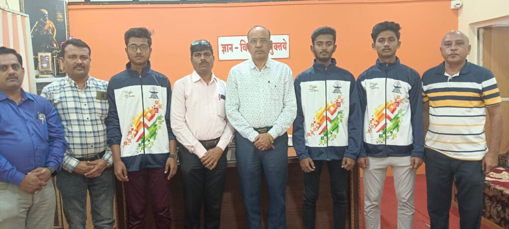 शिवाजी महाविद्यालय उदगीरच्या खेळाडूंचा फुटबॉल स्पर्धेत सहभाग