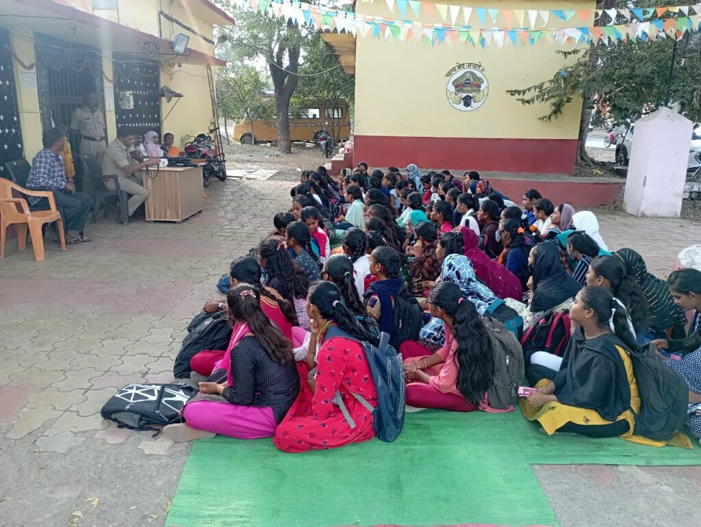 वाढवणा पोलीस स्टेशन मध्ये रेझिंग डे साजरा