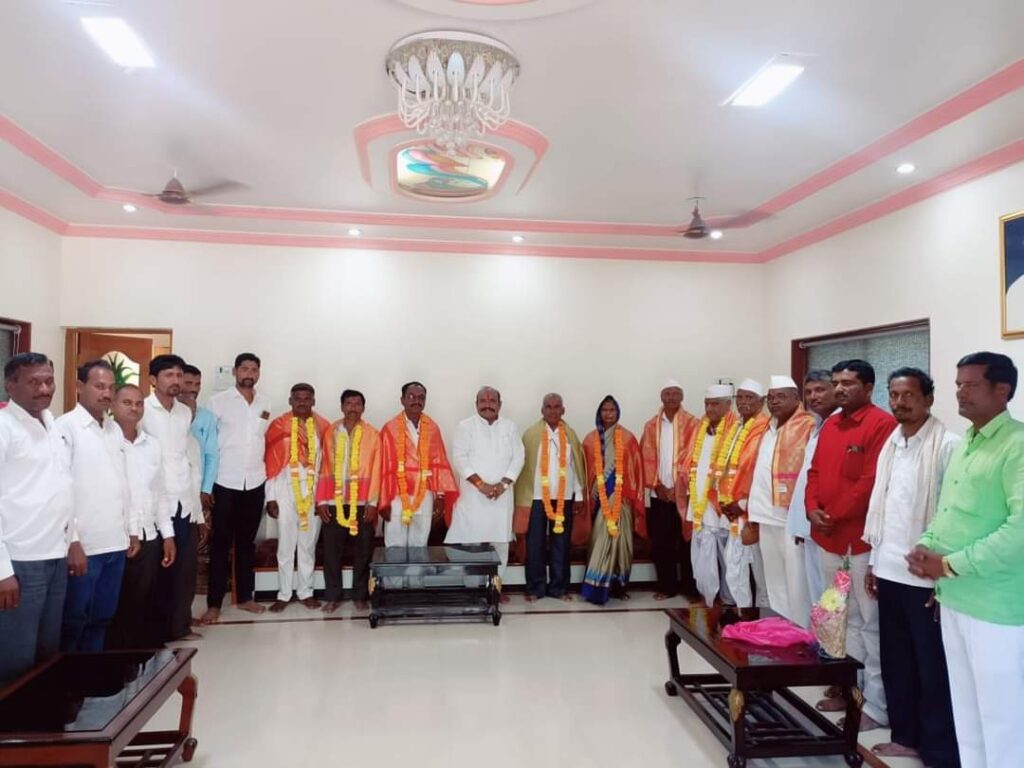 सरपंच हा गावच्या विकासाचा केंद्रबिंदू असतो - दिलीप देशमुख (मालक)