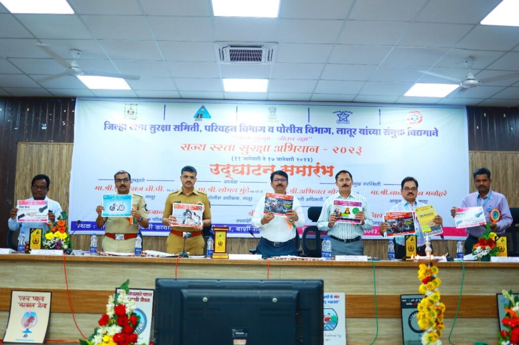 रस्ता सुरक्षेसाठी वाहतूक नियमांचे पालन करावे - अपर जिल्हाधिकारी अरविंद लोखंडे