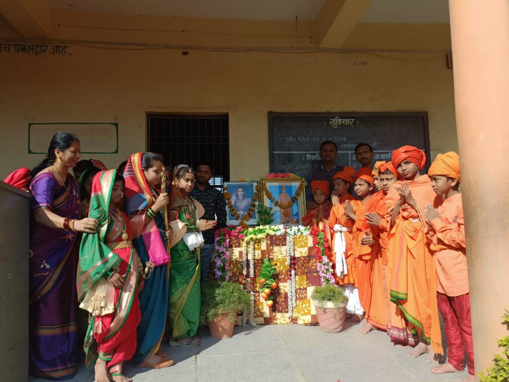 अक्षरनंदन शाळेत राष्ट्रमाता जिजाऊ व स्वामी विवेकानंद जयंती साजरी