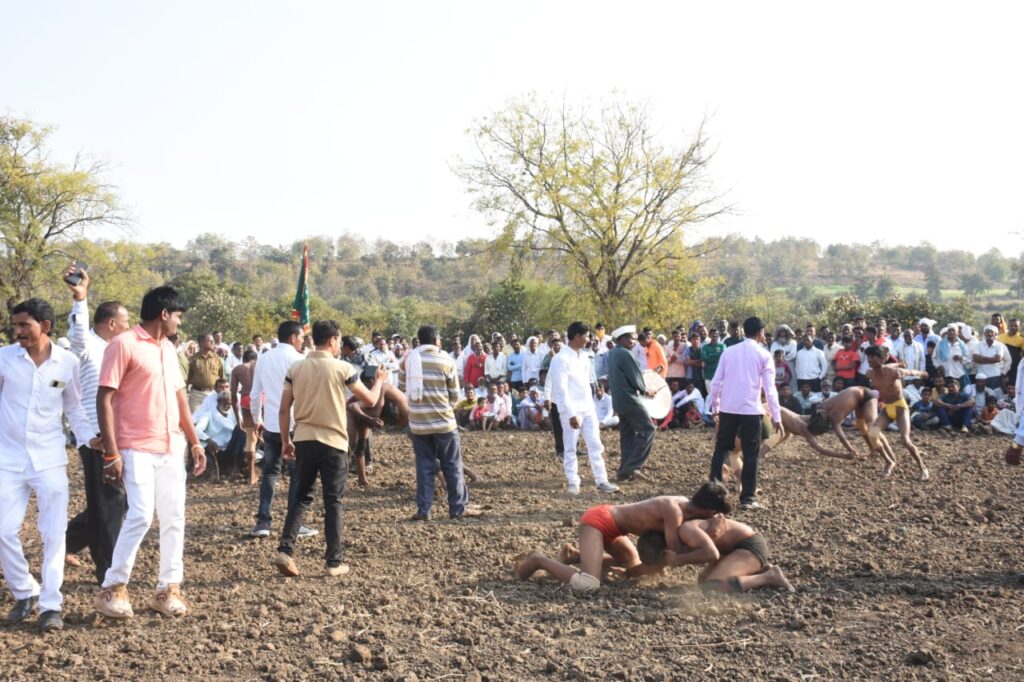 कुस्त्या या यात्रा, महोत्सव आणि सणावारासाठी न राहता कायम तालमी चालू राहाव्यात - आ. संजय बनसोडे