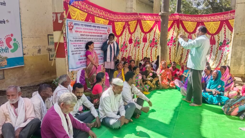 श्रमिक हक्क अभियानाच्या वतीने देवणी नागरपंचायतीसमोर बेमुदत सत्याग्रह,आमरण उपोषण,व आत्मदहनाचा इशारा