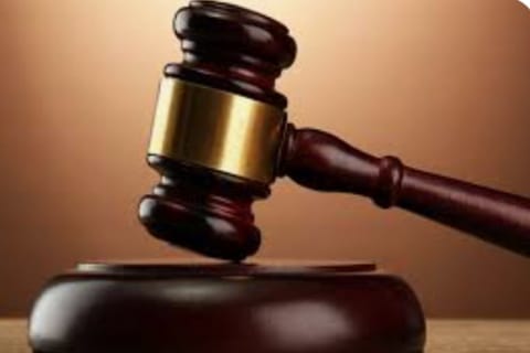 मंडळ अधिकारी मजगे व तलाठी गुंडरे यांच्यावरील गुन्हा व दोषारोपपत्र मा. उच्च न्यायालयाकडून रद्द