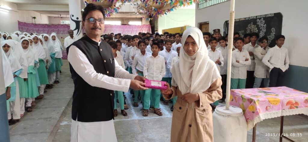 अल-अमीन विद्यालयात प्रजासत्ताक दिन अनेक कार्यक्रमानी साजरा