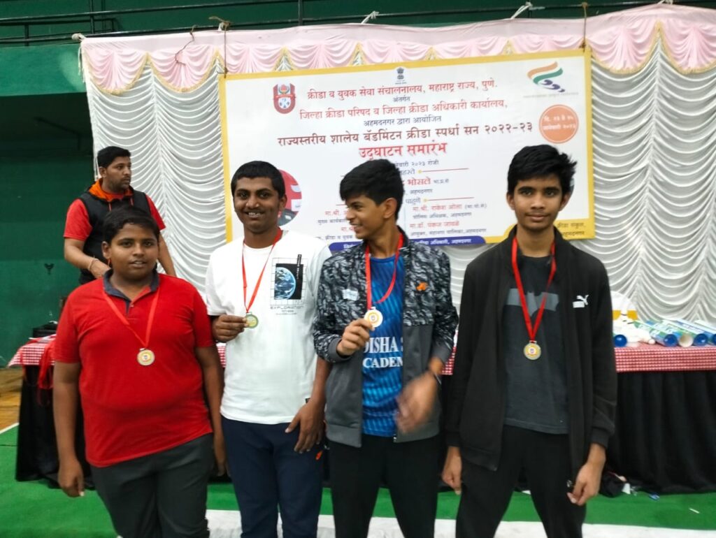 राज्यस्तरीय शालेय बॅडमिंटन क्रीडा स्पर्धेत विवेक वर्धनीचा संघ उपविजेता