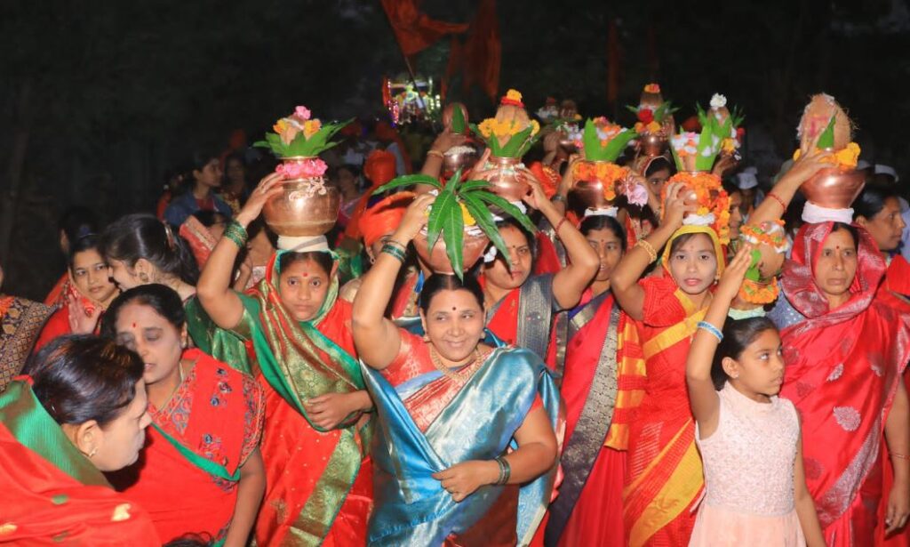 अहमदपूर इच्छापूर्ती हनुमान मूर्ती प्राणप्रतिष्ठा शोभा यात्रेने अहमदपूर शहर दुमदुमले