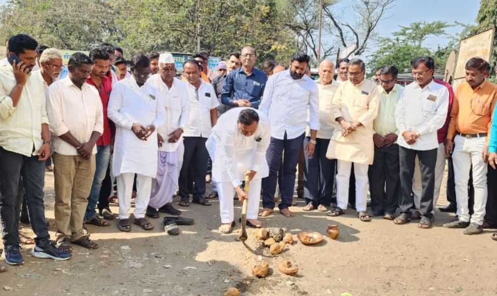 आ. बाबासाहेब पाटील यांच्या हस्ते ५३ लक्ष रुपयांच्या विविध विकासकामांचा शुभारंभ!