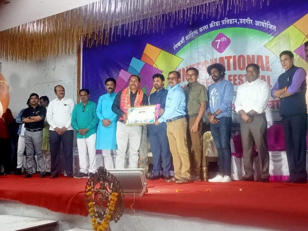 पोस्ते पोदार ठरली आदर्श उपक्रमशील शाळा.