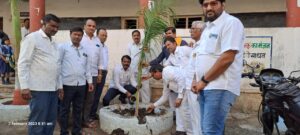 योग वेदांत सेवा समिती तर्फे विद्या वर्धिनी हायस्कूल मध्ये वृक्षारोपण