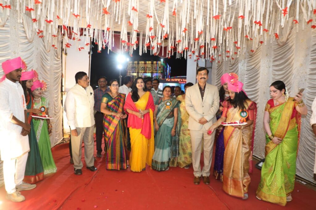 'लॅम्प लाईटिंग-2023' स्नेहसंमेलन उत्साहात साजरा