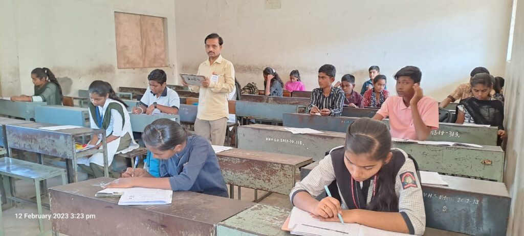 विद्या वर्धिनी हायस्कूल मध्ये पूर्व माध्यमिक शिष्यवृत्ती परीक्षा शांतते संपन्न