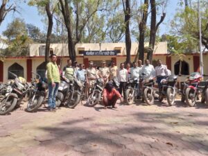 12 मोटारसायकलीसह 4 लाख 35 हजार रुपयांचा मुद्देमाल गांधी चौक पोलिसांकडून हस्तगत