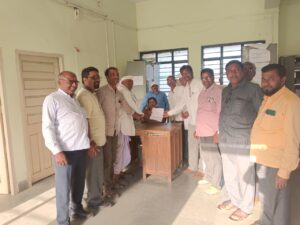 देवणी तालुक्यात सरसकट पिकविमा मिळावा - मुख्यमंत्री यांना निवेदन