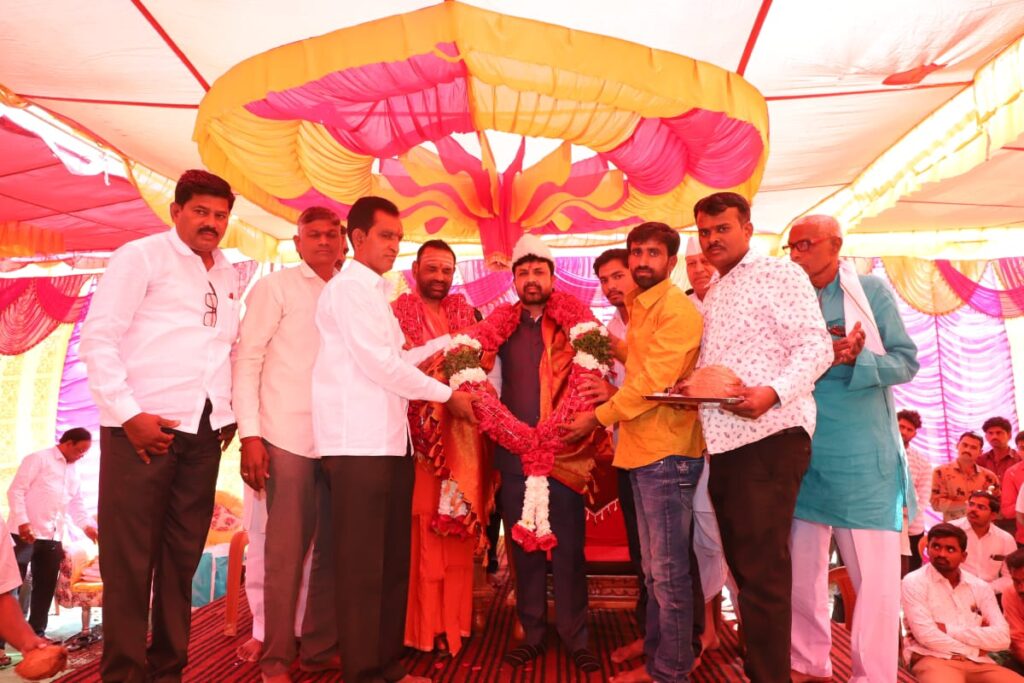 लोककल्याणाची जाणीव असलेले नेतृत्व नशिबानेच भेटते - शि.भ.प.शिवलिंग शिवाचार्य महाराज