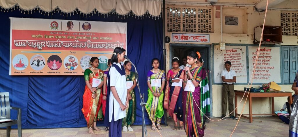 विविध नाविन्यपूर्ण उपक्रमांनी मराठी भाषा गौरव दिन साजरा<br>700 विद्यार्थ्यांनी नोंदवला कथालेखन स्पर्धेत सहभाग